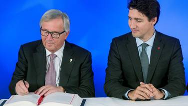 Unión Europea y Canadá firman acuerdo de libre comercio