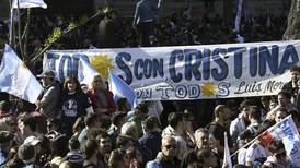 Atentado contra Cristina Kirchner genera manifestaciones multitudinarias en Argentina