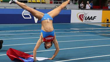 La zarina Yelena Isinbayeva ganó su tercer título del mundo de pértiga