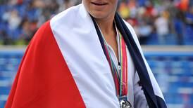  Esteban Araya rompe un récord de natación impuesto en 1982