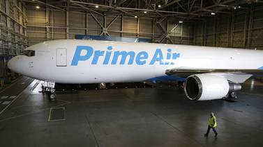 Amazon presenta su primer avión de carga, el 'Amazon One'