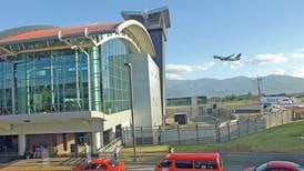  Cae tráfico de vuelos y viajeros en aeropuerto Juan Santamaría