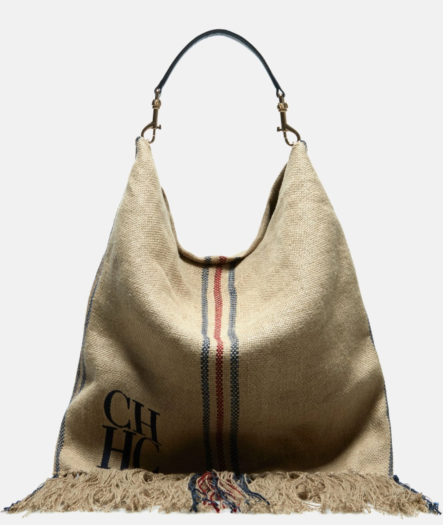 El bolso de Carolina Herrera de la colección "Poncho" fue calificado de apropiación cultural en redes sociales.