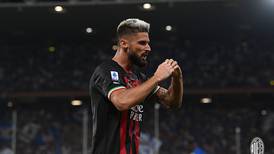 Con 10 hombres el Milan venció a la Sampdoria y de momento comparte liderato con Nápoles