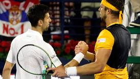 Novak Djokovic cae en Dubái y cederá el número uno a Medvedev