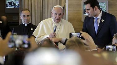 Papa Francisco llega a Emiratos Árabes y se convierte en el primero en viajar a la cuna del islam