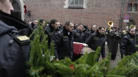      Gobernante  letón dimite  por tragedia en  un ‘mall’      