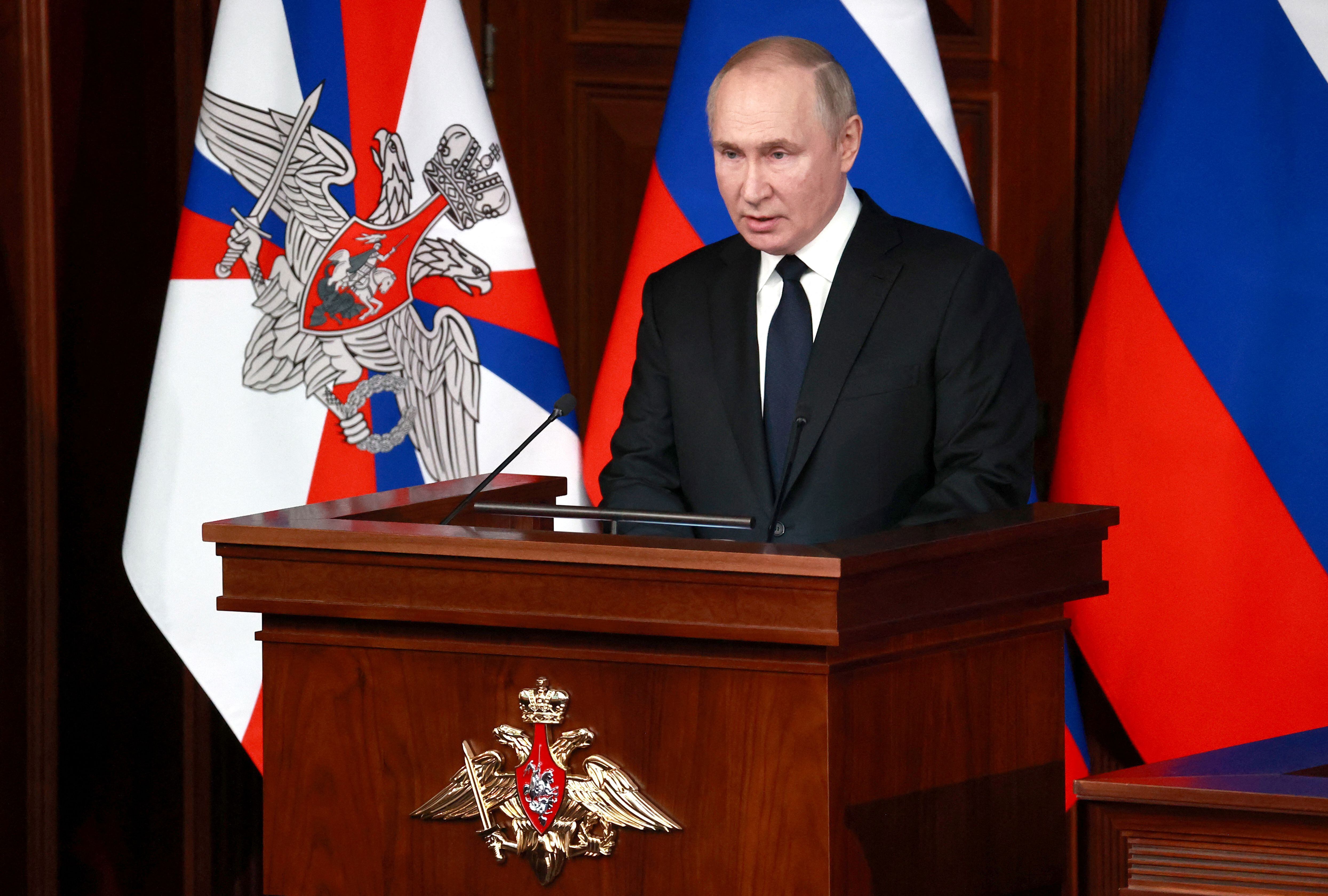 El presidente ruso, Vladimir Putin, pronuncia un discurso durante una reunión ampliada de la Junta del Ministerio de Defensa de Rusia en el Centro de Control de la Defensa Nacional en Moscú, en diciembre.