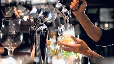 Los gigantes del sector beben del éxito de la cerveza artesanal