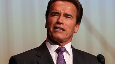  Arnold Schwarzenegger regaló auto al hijo de su examante