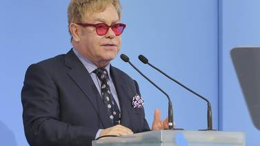 Elton John se reunirá con Vladimir Putin para tratar derechos de homosexuales
