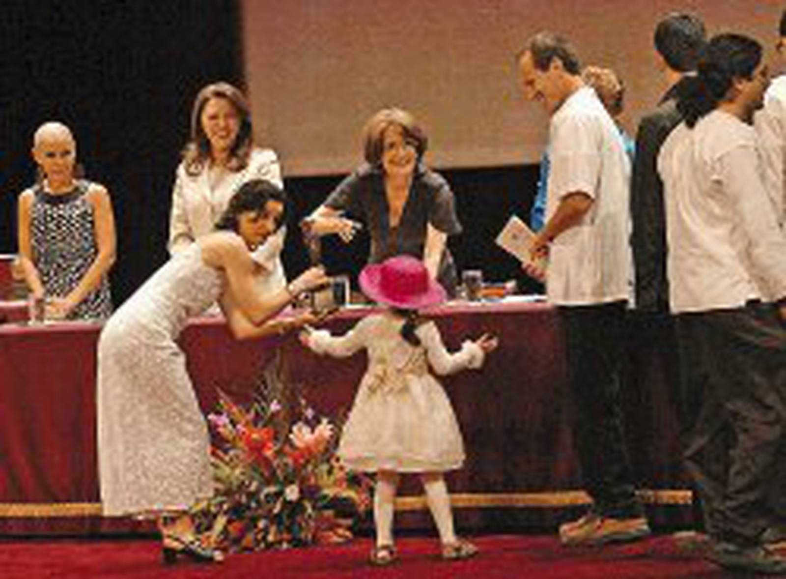 Laureano Albán armó un ‘show’ al recibir Premio Magón La Nación