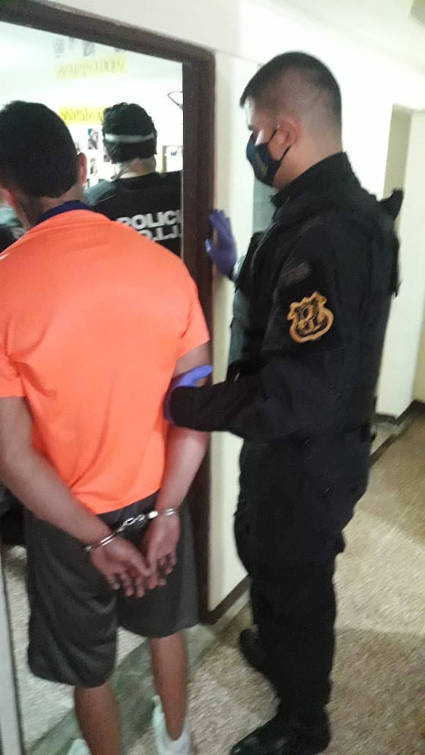 Dos hombres quedaron en la Fiscalía de Desamparados este martes como sospechosos de asaltar taxistas de plataformas. Foto: OIJ.