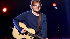 Ed Sheeran cancela siete conciertos de su gira asiática por fracturas en el brazo