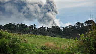 Vulcanólogo Mauricio Mora: ‘Podríamos estar en la fase intensa del volcán Turrialba’