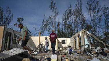 Residentes de Bahamas evalúan daños causados por huracán Dorian