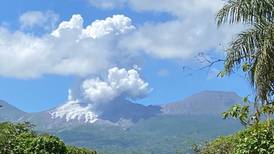 Caída de ceniza obliga a CNE a extender alerta por riesgos generados del volcán Rincón de la Vieja 
