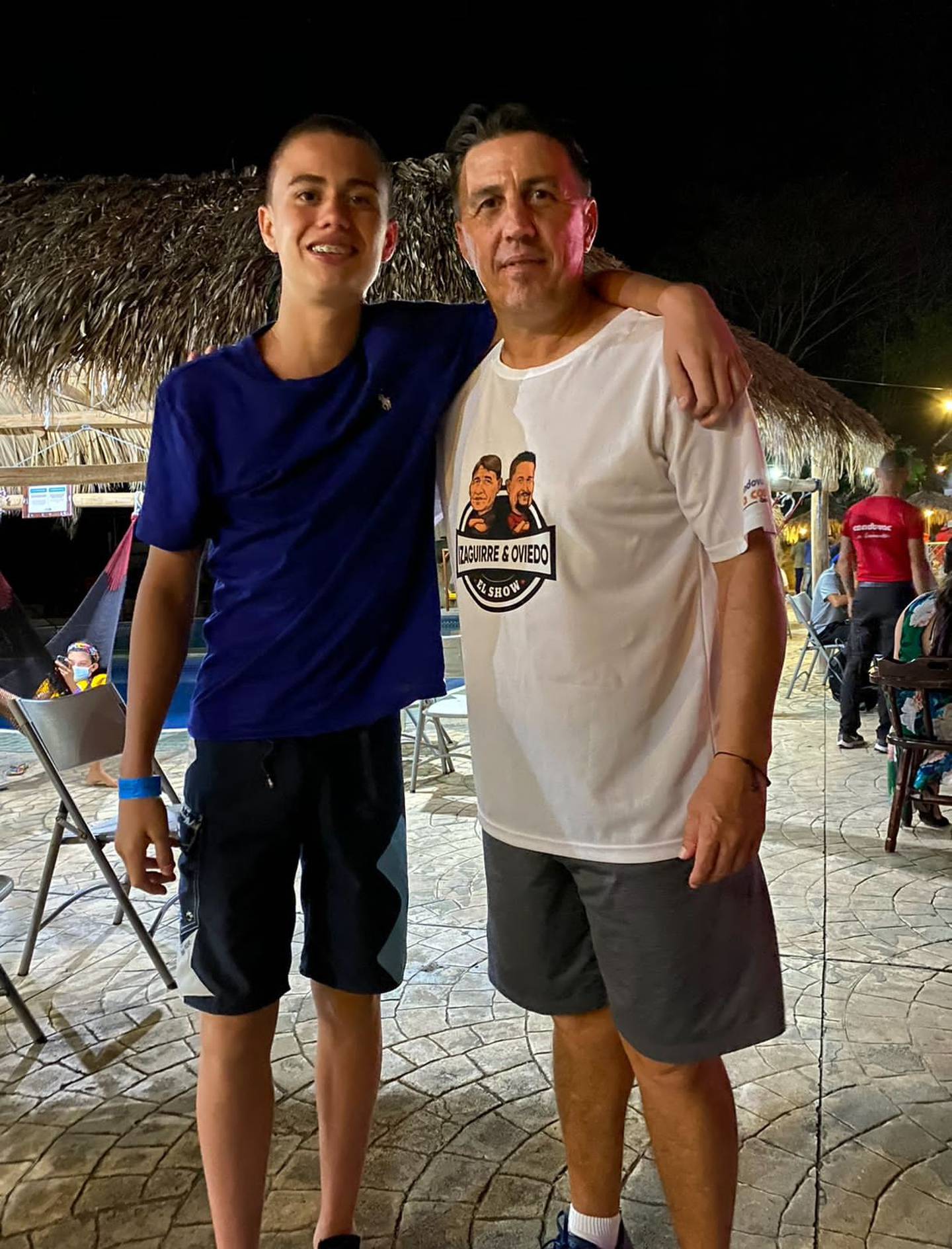 Pablo Izaguirre junto a su hijo Luca Alejandro disfrutando de sus vacaciones. (Cortesía)
