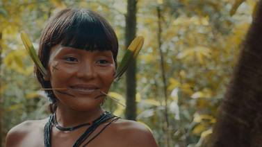Poético documental narra la resistencia de los yanomami amenazados por la minería ilegal en Brasil
