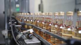 Fanal venderá 35.000 botellas de guaro Cacique en edición limitada del Bicentenario 