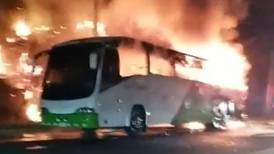 2 buses se incendian en menos de una hora, en Puntarenas y San José