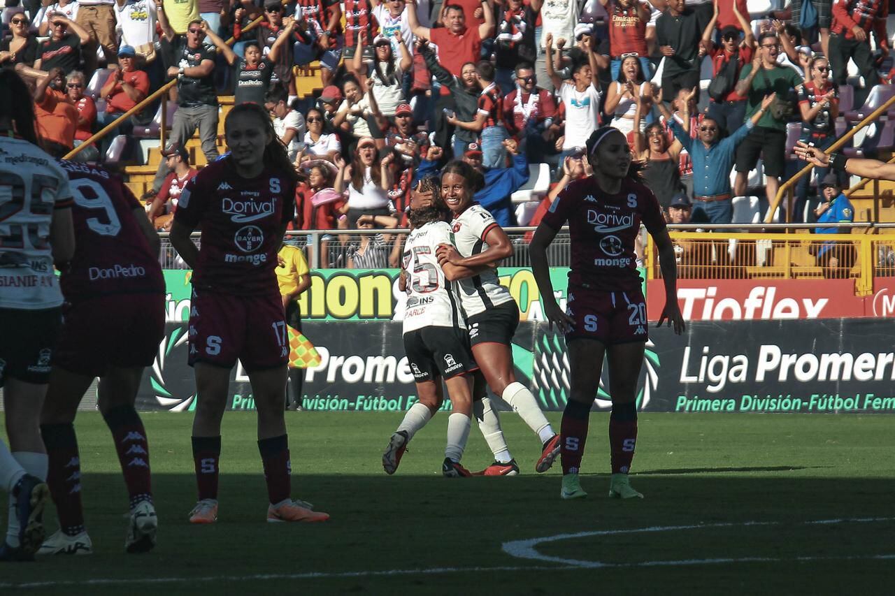 Kenia Rangel cerró la victoria de Liga Deportiva Alajuelense con un golazo. Foto: Prensa Alajuelense