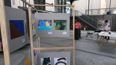 Niños de La Carpio exponen sus obras de arte en museo josefino
