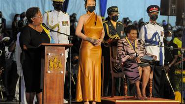 Nueva república de Barbados nombra a Rihanna héroe nacional