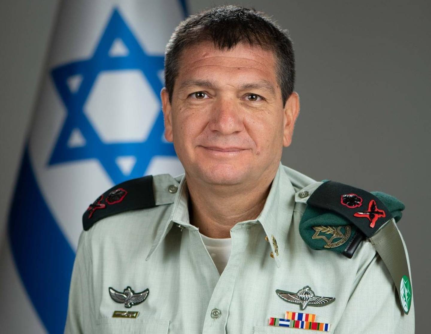 El jefe de la inteligencia militar israelí, el general Aharon Haliva, presentó este lunes su dimisión por su "responsabilidad" en el ataque sin precedentes de Hamás que desató la guerra en Gaza, donde Israel prometió infligir más "duros golpes" al movimiento islamista. FOTO: AFP