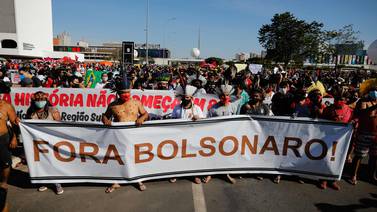Brasileños se lanzan a las calles para protestar contra Bolsonaro