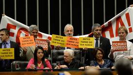 Corte suspende a líder de diputados en Brasil