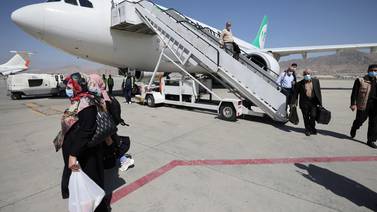 Irán reanuda sus vuelos con Afganistán