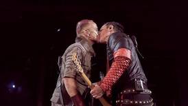 Integrantes de Rammstein se besan durante concierto en Rusia para desafiar leyes anti LGBT