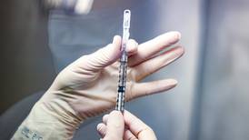 Ciencia estudia cómo ganarle juego a variantes de coronavirus que podrían restar eficacia a vacunas