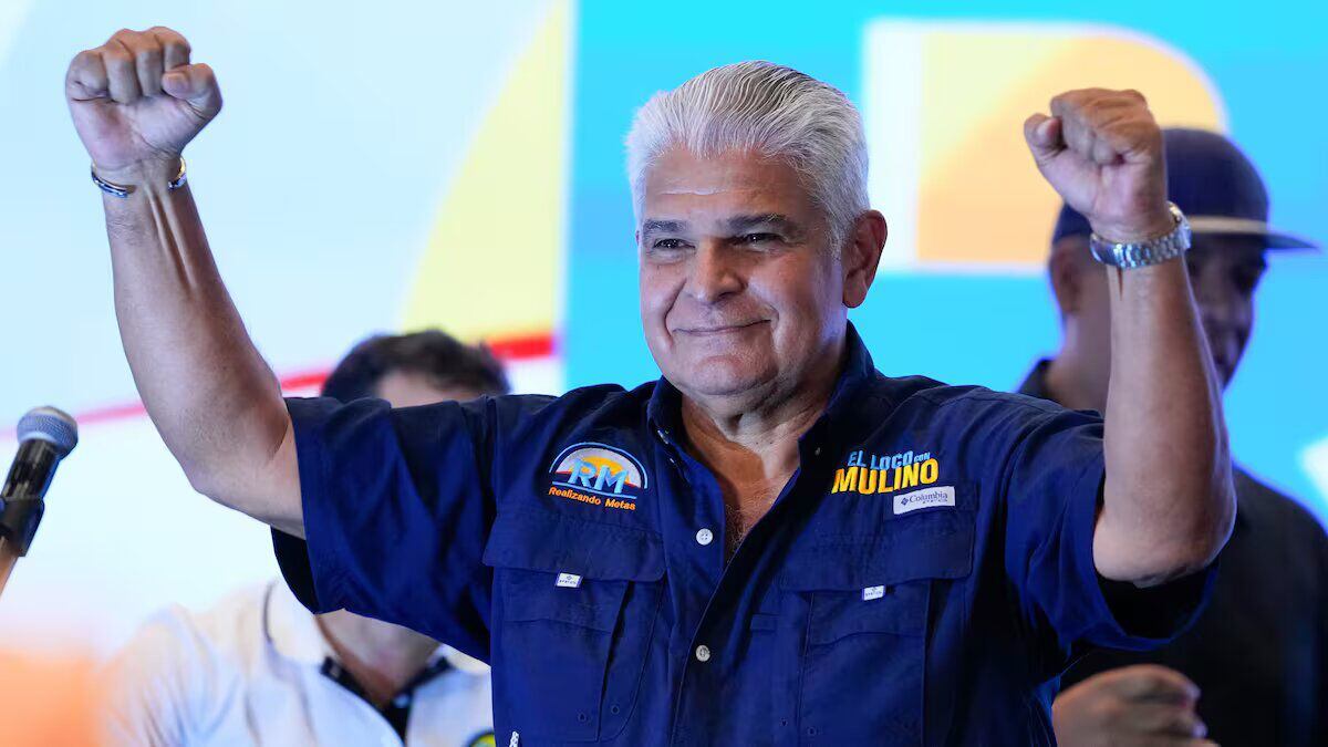 El candidato presidencial José Raúl Mulino celebra, en Ciudad Panamá, tras ganar las elecciones generales el pasado domingo 5 de mayo. Foto: MATIAS DELACROIX (AP)