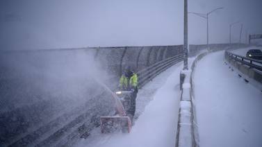 Tormenta de nieve ‘histórica’ azota el este de EE. UU. y obliga a cancelar miles de vuelos