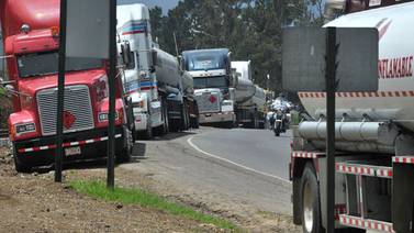 Minaet: Bloqueos y amenazas de huelga de transportistas de combustibles no se justifican