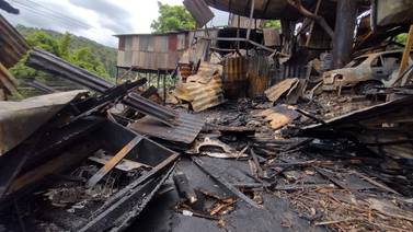 15 familias afectadas por incendios en Cartago: ‘Cuando sentí, tenía las llamas encima mío’