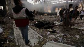 Cerca de 140 muertos en ataque aéreo durante funeral en Yemen