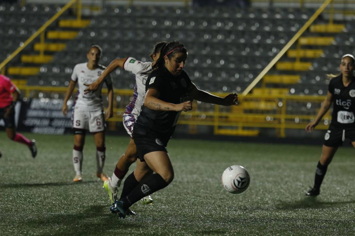 Daniela Coto marcó un doblete en el partido entre Sporting y Saprissa FF.