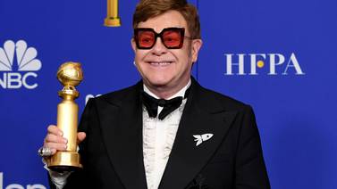 Exesposa de Elton John presenta medida legal en contra del cantante