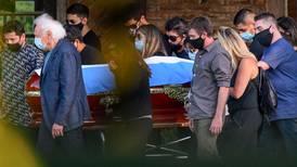 Restos de Diego Maradona fueron sepultados durante una ceremonia íntima 
