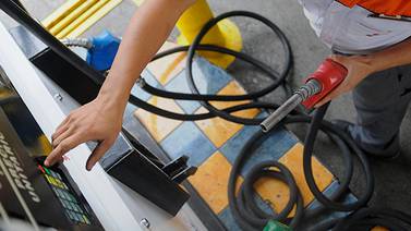 Litro de gasolina súper aumentará ¢34, la regular ¢42 y el diésel ¢19 