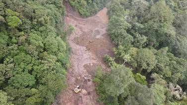 Enorme deslizamiento en La Hortensia empeora situación de Interamericana Sur