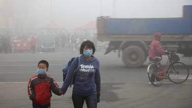 Polución en ciudad china impide ver a más de 10 metros