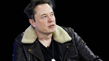 Elon Musk visita China, el mayor mercado de coches eléctricos del mundo
