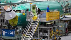 Empleados de la compañía Boeing se burlan del avión 737 MAX