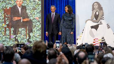 Retratos de los Obama fueron presentados en el museo Smithsonian, de Washington