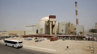 Irán lanza su primer planta nuclear