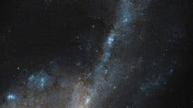 Hubble halla explosión de estrellas en constelación